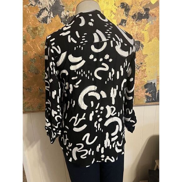 T Tahari Womens Medium Button Up Blouse Black White Silky Brushstroke Print - Picture 5 of 8